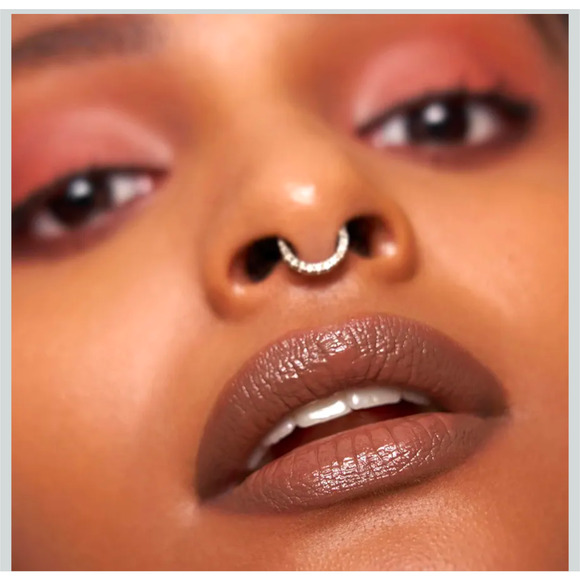 HUDA BEAUTY Power Bullet Cream Glow Hydrating Lipstick Goal Digger NIB - Picture 2 of 7